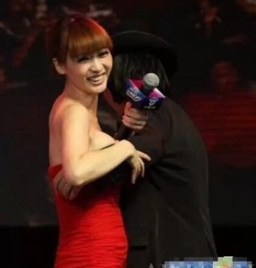 ​郭富城老婆方媛资料（郭富城娇妻晒健身照）