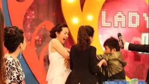 郭富城老婆方媛资料（郭富城娇妻晒健身照）