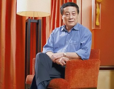 ​宗庆后背后的“铁三角”：揭秘三位女强人如何助他登顶商业巅峰！