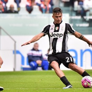 ​足球运动员保罗戴巴拉图片 运动生涯介绍