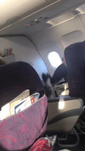 ​主持人涂磊为脚蹬机舱道歉，原因是静脉曲张