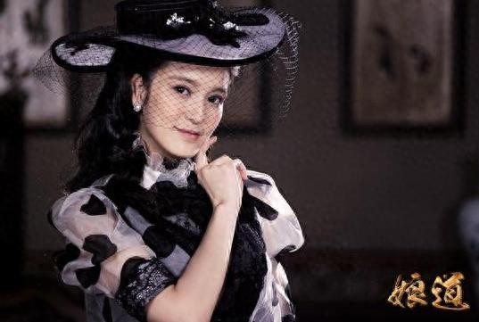 还记得打狗棍中的哑巴格格吗?被指和张天爱丫鬟像,如今变白富美