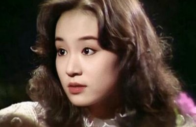 ​刘雪华年轻时候的照片曝光惊艳众人，少女时期刘雪华有多漂亮