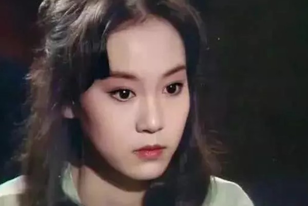 刘雪华年轻时候的照片曝光惊艳众人,少女时期刘雪华有多漂亮