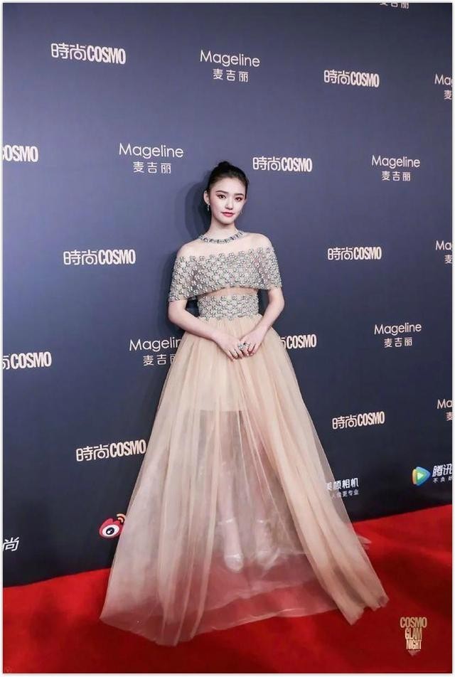 林允和林允儿什么关系(24岁林允同框29岁林允儿)