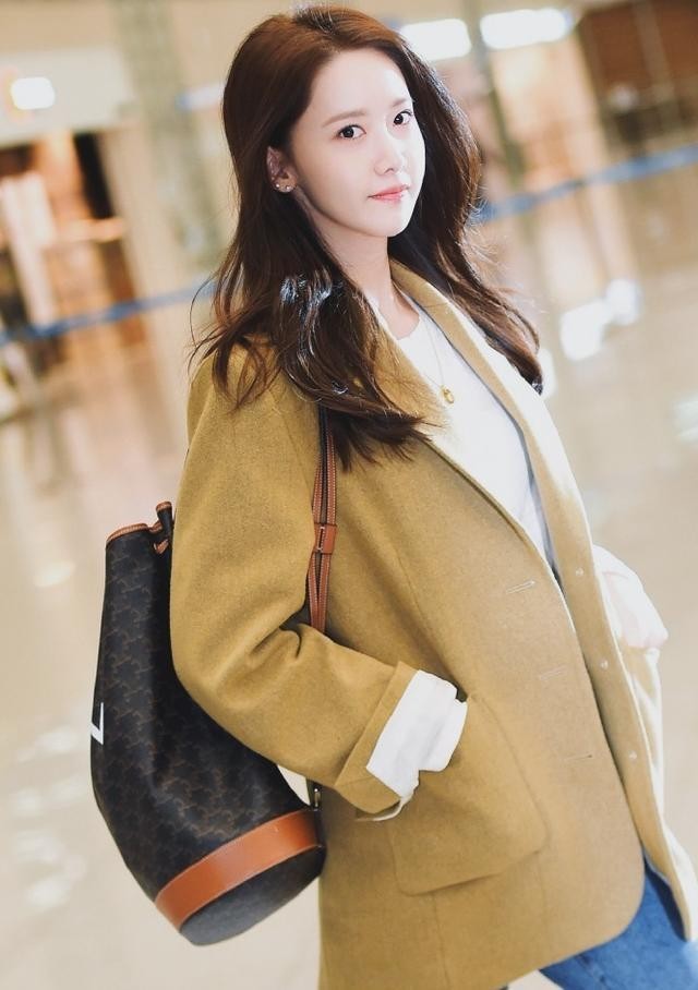 林允和林允儿什么关系(24岁林允同框29岁林允儿)