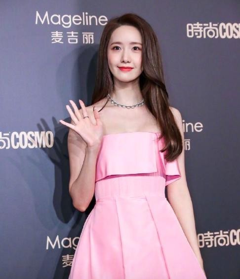 林允和林允儿什么关系(24岁林允同框29岁林允儿)