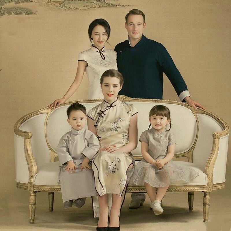 邓超孙俪结婚照片(邓超孙俪幸福的民国风全家福)