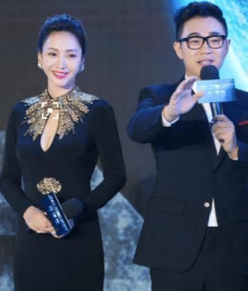 王子文结婚5年从不晒自己的老公,看到他的照片后:这不是大鹏吗