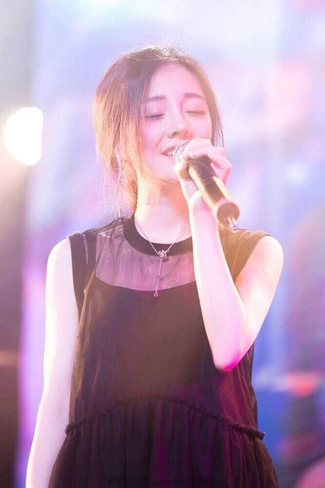 冯提莫很甜美（一线网红冯提莫亮相快本）(4)