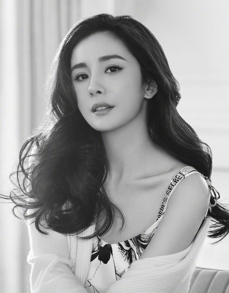 刘德华妻子朱丽倩照片(刘德华妻女现身游乐园)