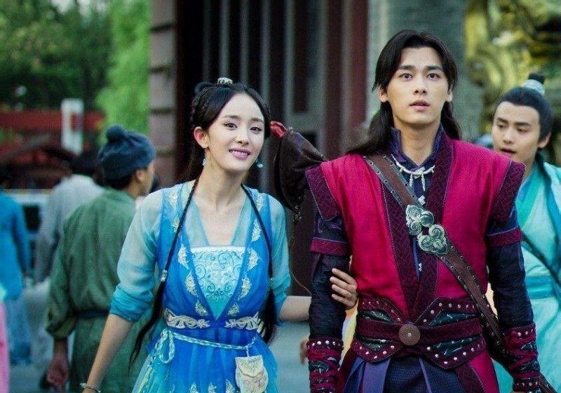 刘德华妻子朱丽倩照片(刘德华妻女现身游乐园)