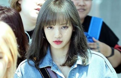 ​泰国lisa资料身高、家世背景  外国人爸爸是继父