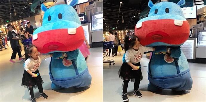 宋晓波与妻子郭玉良的女儿 宋晓波与妻子郭玉良的女儿