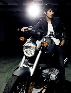 ​韩寒和韩雪什么关系 以前还闹出过“双韩恋”