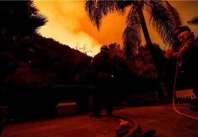 ​洛杉矶市长沉默再沉默：背后的故事是什么？