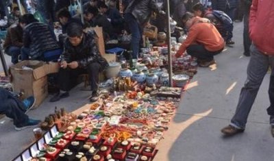 ​摆地摊卖什么好赚钱最快(现在摆地摊卖什么东西最赚钱)