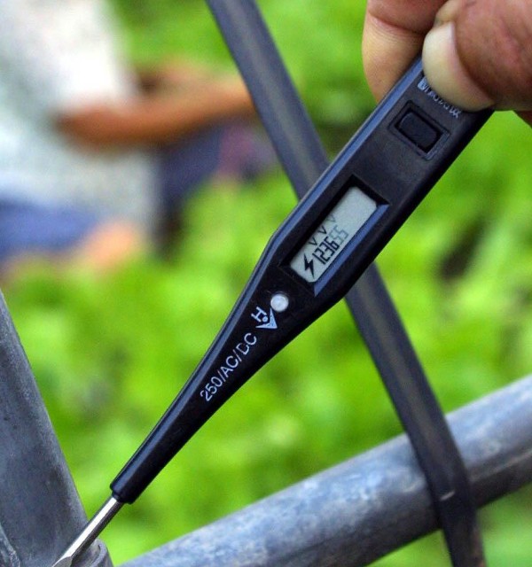 电笔怎么确认有没有电,怎样使用电笔和万用表测量物体是否有电图5