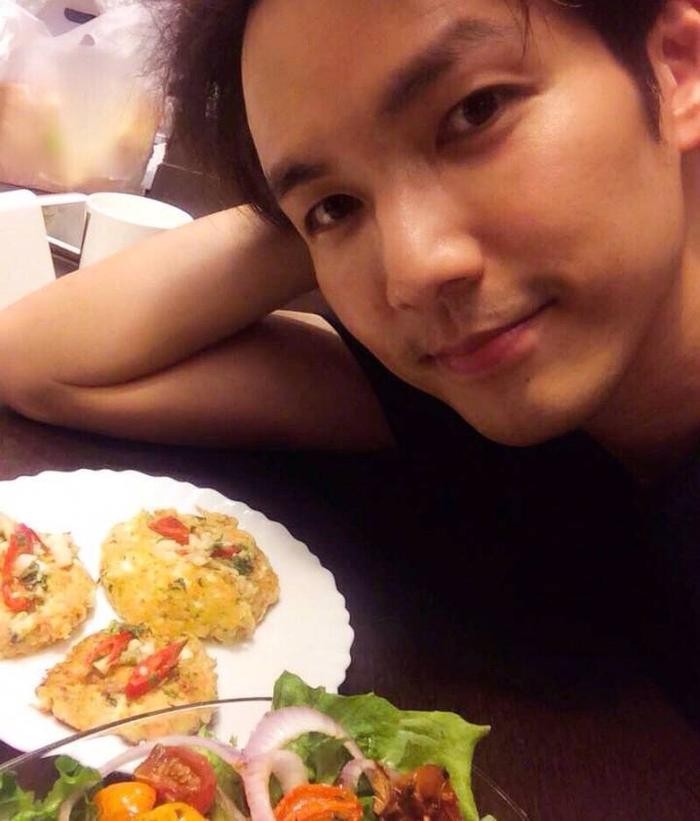 钟汉良晒素颜 我们老了,他还一点都没变