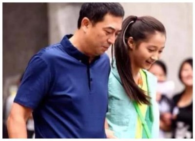 ​张嘉译的四个女儿，其中三个都已混成一线，唯独她消失在娱乐圈！