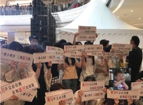 杨幂粉丝抵制嘉行什么情况(杨幂粉丝为什么抵制嘉行)