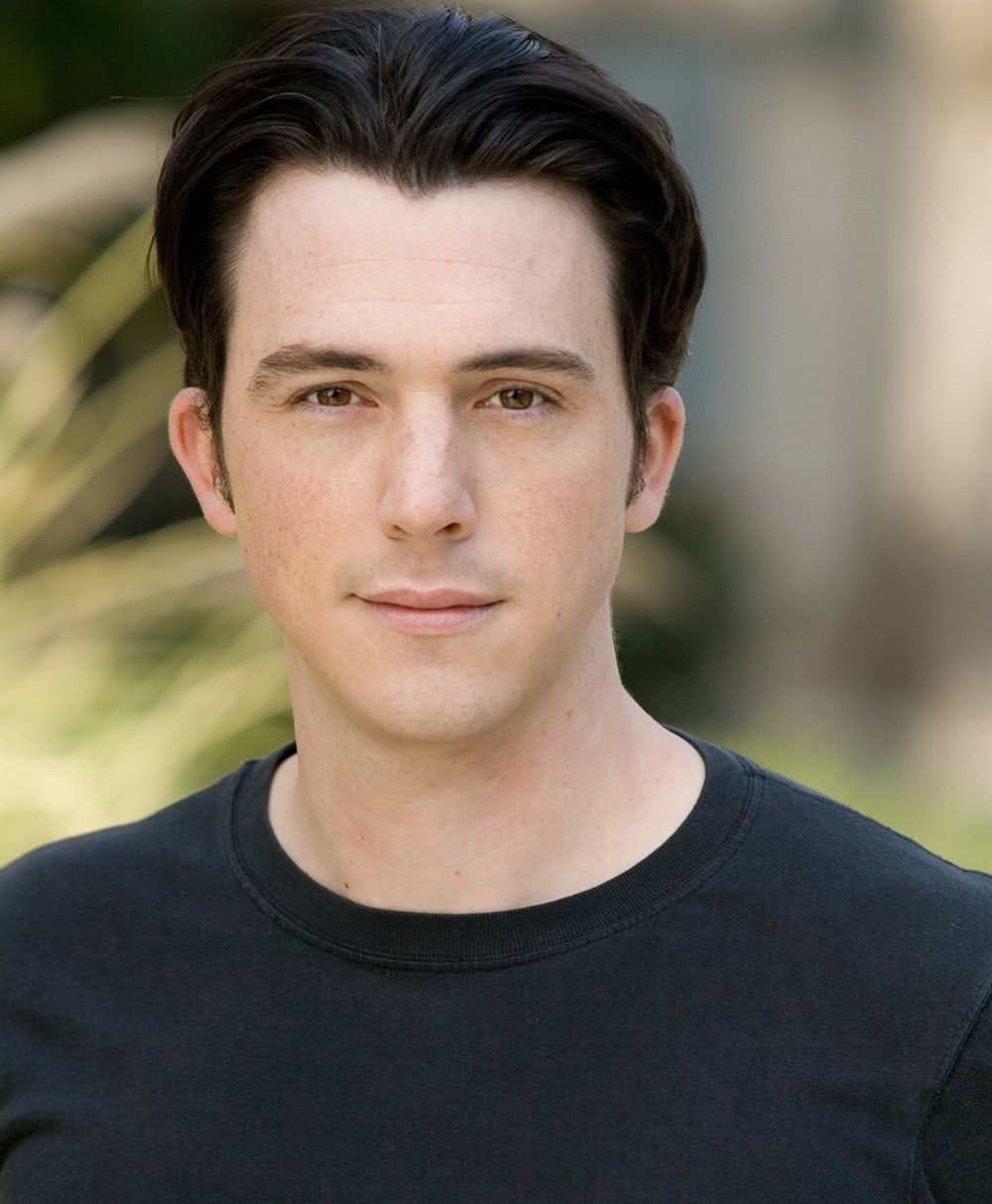 尼古拉斯·唐斯个人资料写真作品