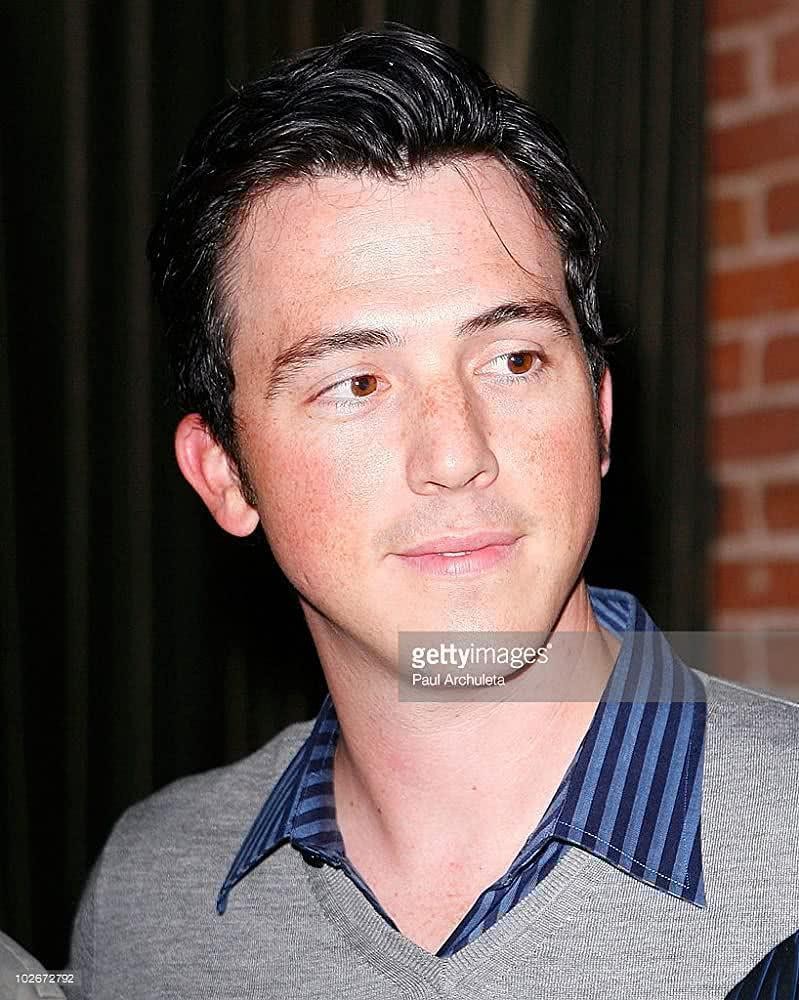 尼古拉斯·唐斯个人资料写真作品