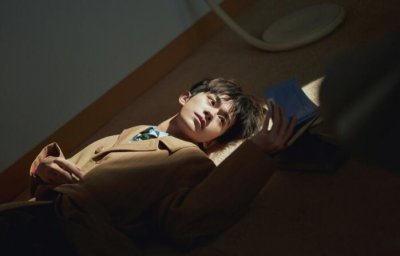 ​易烊千玺登封杂志 展示生活稀松平常难得的独处时光 近年来，易烊千玺在娱乐圈