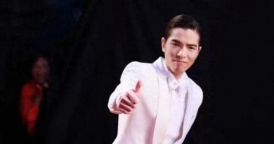 ​萧敬腾是一位著名的华语流行歌手和音乐制作人。