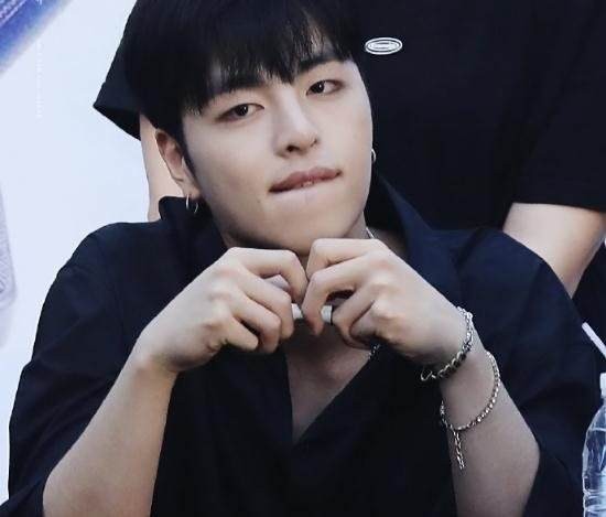 YG艺人具晙会Yoshi确诊新冠 此前已有三名艺人感染新冠