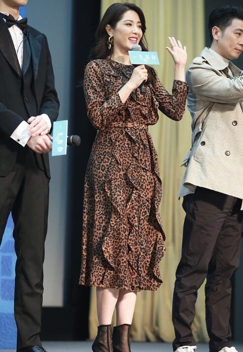 43岁曾黎依旧美艳