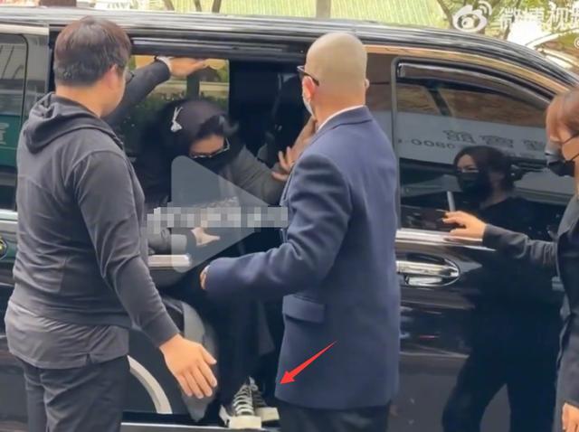 大S透视裙子还是前夫汪小菲买的？！ 网友吐槽具俊晔太抠门