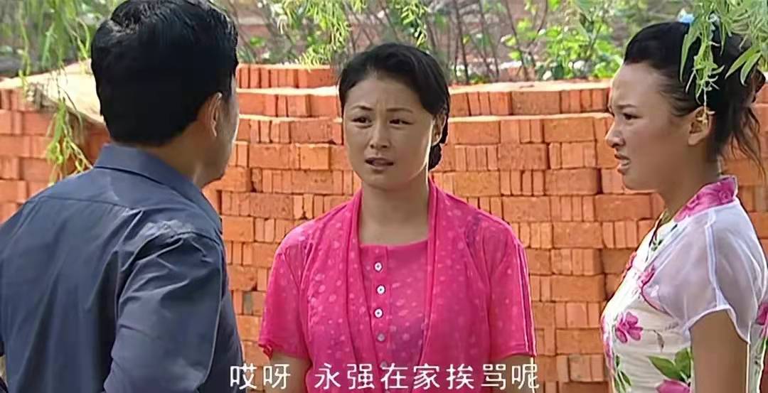 谢大脚个人资料简介（为赵本山“毁美貌”，为弟弟不生育，“谢大脚”于月仙生前有多苦）