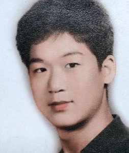 “京圈大佬”张国立：弃恩妻娶邓婕，儿子吸毒现世报，临老一身泥