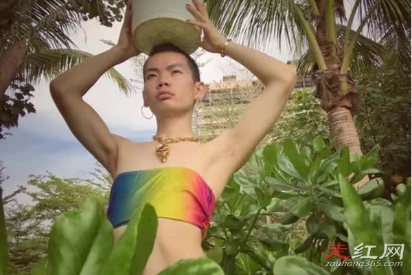 西红柿网红男个人资料 迅速的消失在人流中