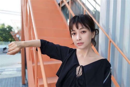 吴昕为什么那么有钱？深扒吴昕现在在哪个公司及个人资料家庭背景