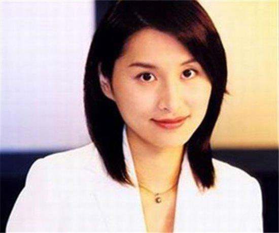 王牌主持人何炅：揭秘与妻子王菁的相恋过程，惹人注目！