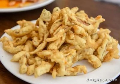 ​炸蘑菇怎么做才好吃？大厨教你一招，炸好的蘑菇金黄酥脆又好吃