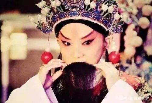 王佩瑜：当今“第一女老生”，被人批评假借传承京剧之名到处捞金