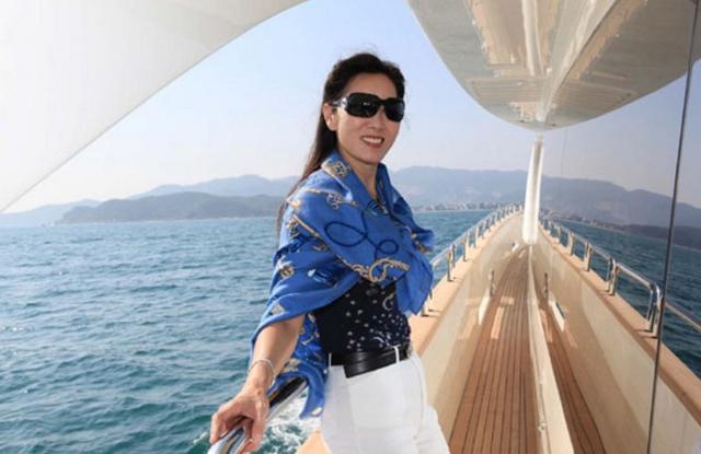 王健林现在的妻子(王健林背后的女人)(3)