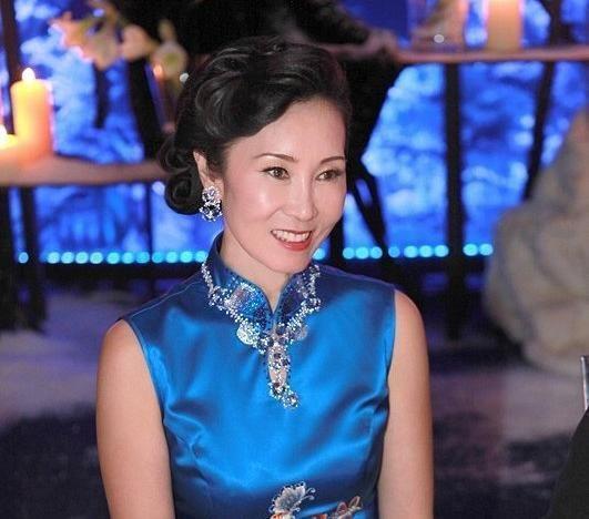 王健林现在的妻子(王健林背后的女人)(5)