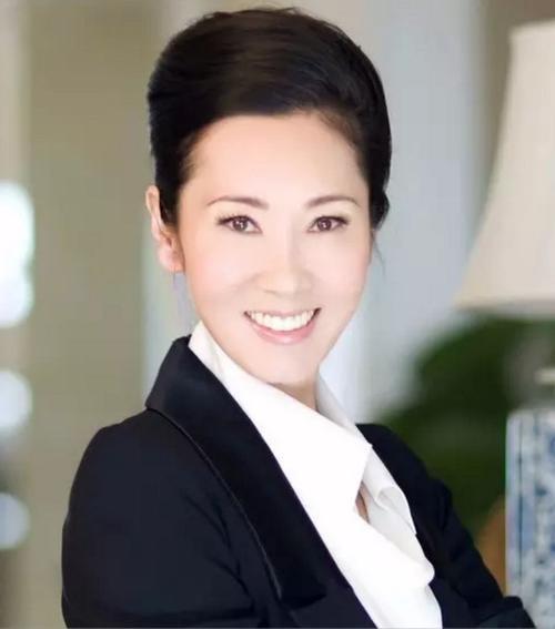 王健林现在的妻子(王健林背后的女人)(2)