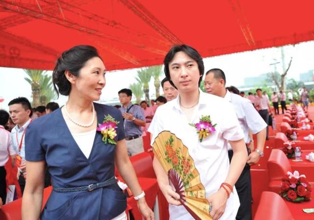 王健林现在的妻子(王健林背后的女人)(9)