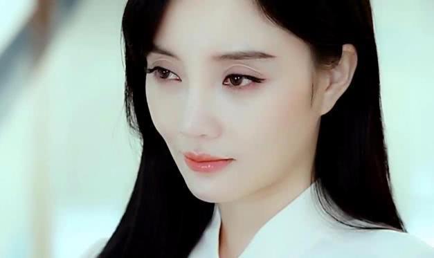 PG ONE和贾乃亮的生日就差七天,看李小璐的反应就知道她的选择