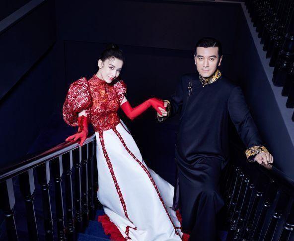 黄圣依杨子夫妇同框拍大片,牵手相依互动亲密,有意破不和传言?