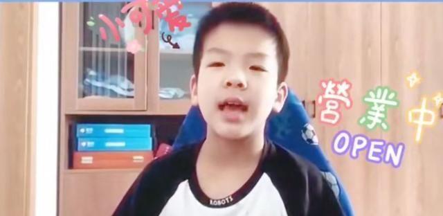 黄圣依杨子夫妇同框拍大片,牵手相依互动亲密,有意破不和传言?