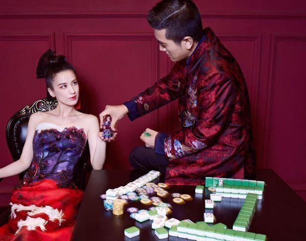 黄圣依杨子夫妇同框拍大片,牵手相依互动亲密,有意破不和传言?