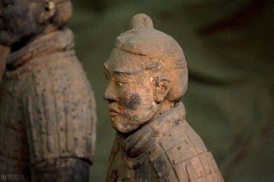 ​兵马俑的起源、和秦始皇关联以及发现探索都是怎样的？