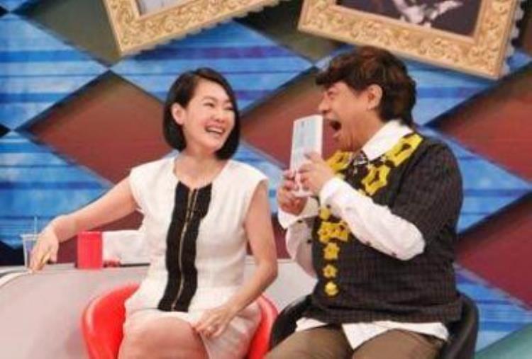 周冬雨下巴的疤痕怎么弄得「素颜的周冬雨下巴现3厘米疤痕而今才知道杨幂爱照半边脸的原因」