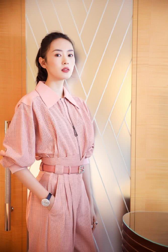 童瑶个人资料简介及家世(用18年撕丑闻标签,被大17岁老公苦追,童瑶的人生远比电视剧精彩)